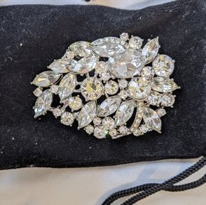 Decorative brooch pin